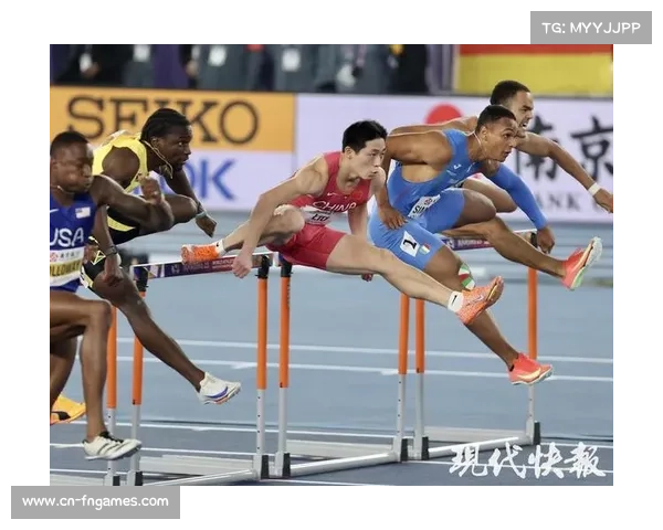 室内世锦赛刘俊茜决赛前与秦伟默契互动展现深厚队友情谊